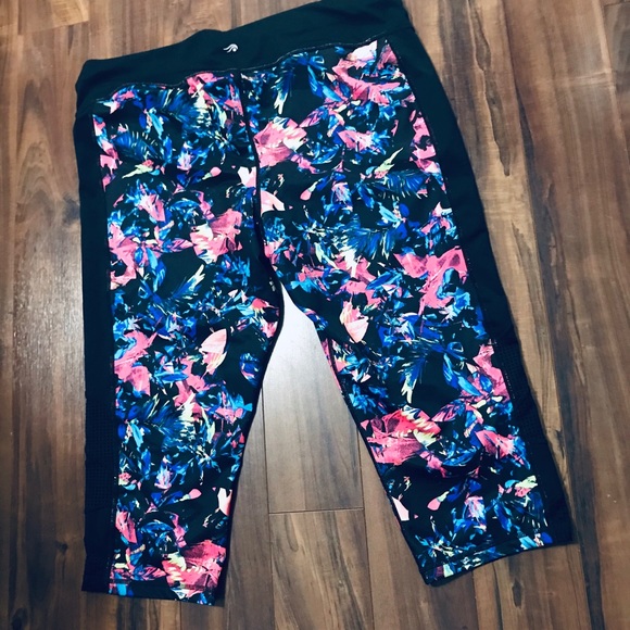 Plus Size Ideology Cropped Mesh Leggings like New - Picture 2 of 3